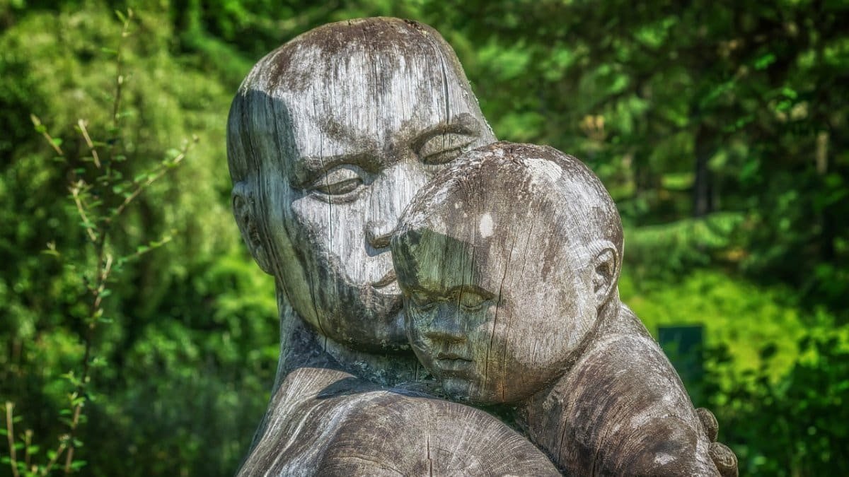 sculpture, wood, child, parent, figure, face, art, carving, wood carving, handmade, arts crafts, comfort, hug, embrace, wooden sculpture, artwork, sculpture, parent, art, art, comfort, comfort, comfort, comfort, comfort, hug, hug, hug, hug, embrace, embrace via Pixabay