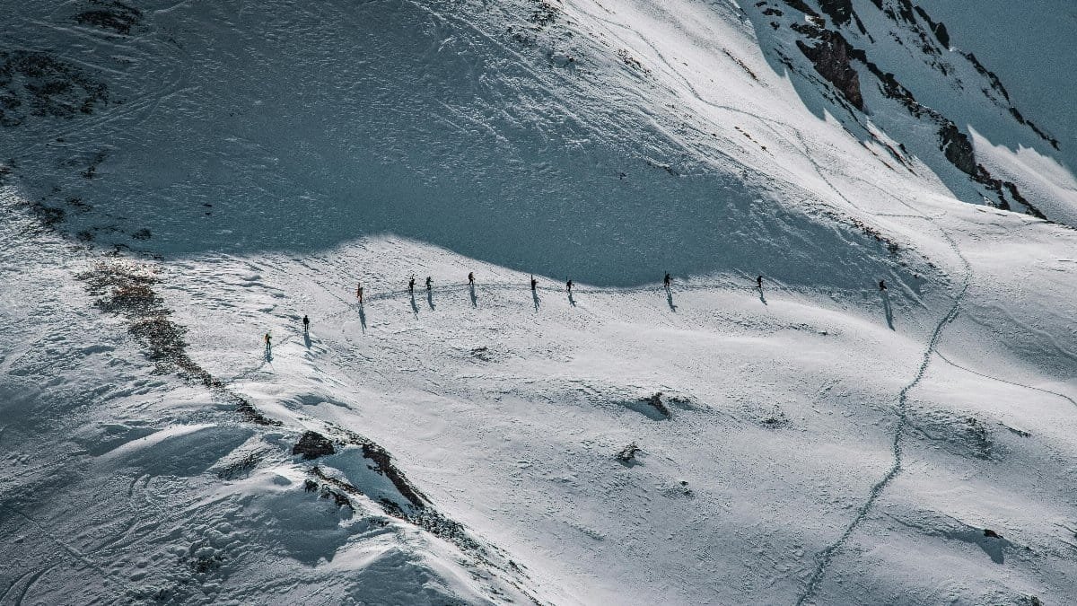 A group of skiers embark on a thrilling ski tour in the snow-covered Alps of Serfaus, Tirol. via Pexels