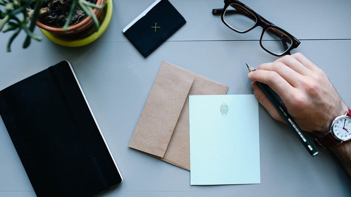 hand, man, watch, work, desk, workspace, people, business, male, person, businessman, letter, envelope, pen, writing, notebooks, business, business, letter, letter, letter, letter, letter, envelope, writing via Pixabay