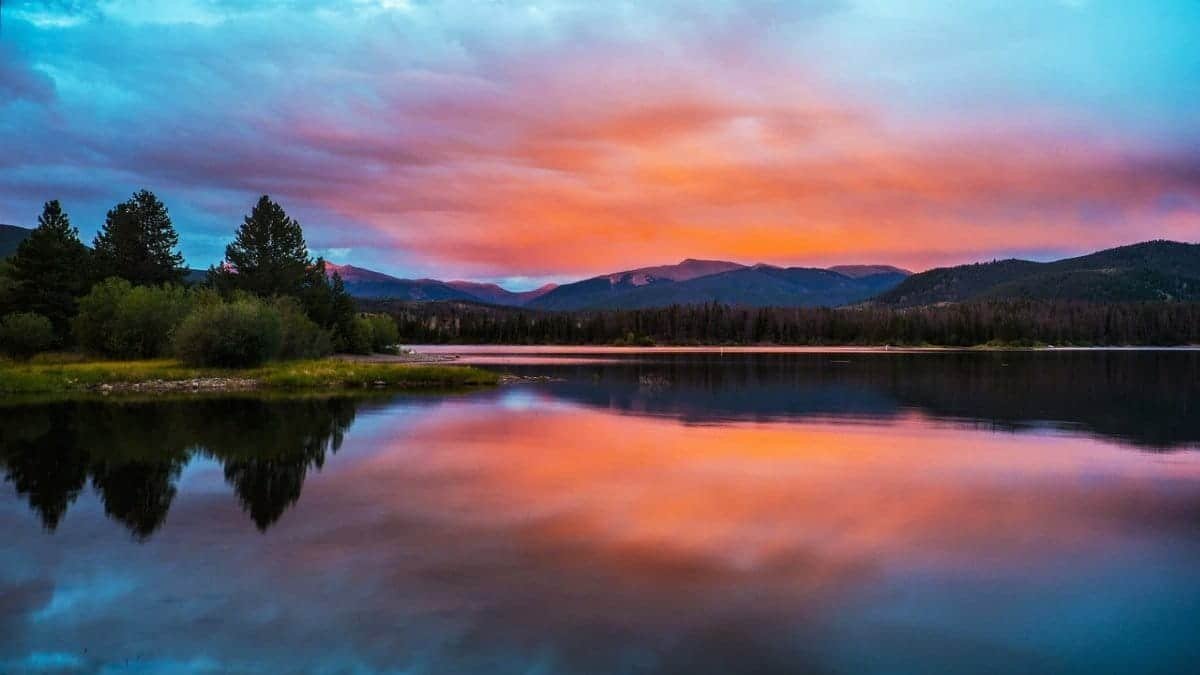 mountain lake,  lake,  mountain,  sunset,  color,  clouds,  trees,  pine,  nature,  landscape,  mountains,  water,  blue sky,  sky,  alpine,  forest,  breckenridge,  wilderness,  reflection,  blue,  outdoor,  wild,  west,  calm,  colorado,  rockies,  colorado,  colorado,  colorado,  colorado,  colorado via Pixabay