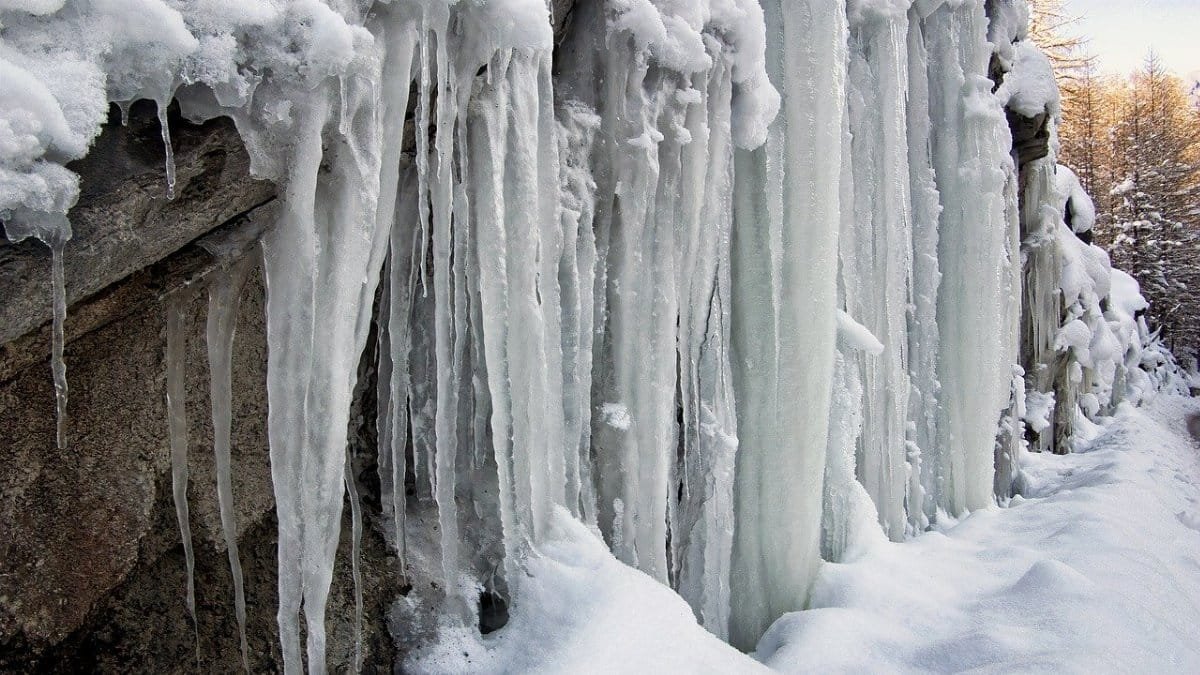 icicles,  ice water,  mountain,  winter,  ice flow,  snow,  nature,  frost,  cold,  frozen wall,  close,  scenic,  cold,  cold,  cold,  cold,  cold,  scenic via Pixabay