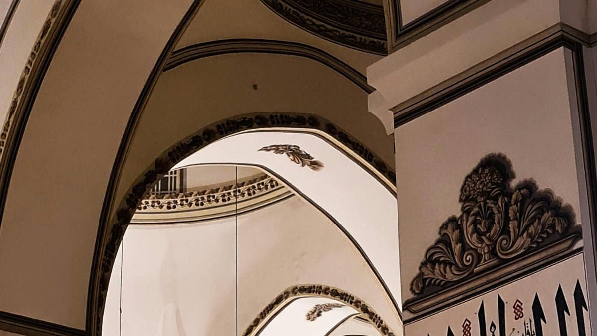 Intricate interior arches and calligraphy in the Grand Mosque of Bursa, an example of Ottoman architecture. via Pexels
