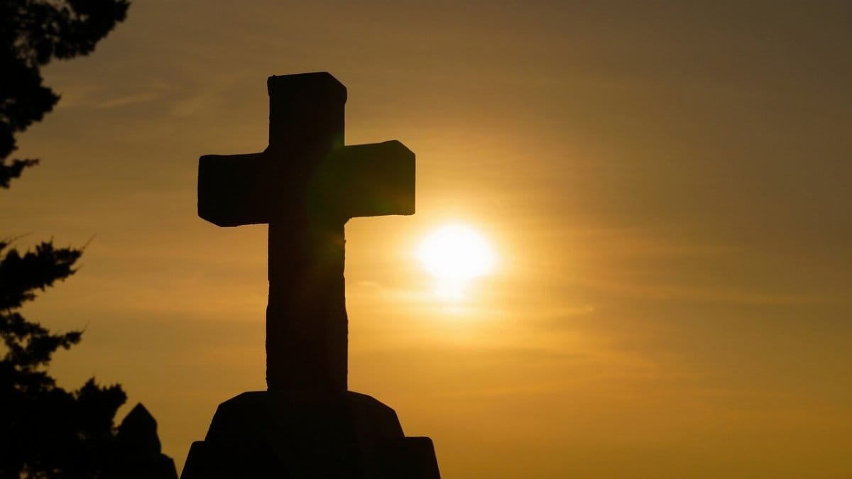 cross,  sunset,  silhouette,  god,  nature,  religion,  christianity,  religious,  christian,  spirituality,  faith,  belief,  christ,  hope,  prayer,  spiritual,  worship,  pray,  sunlight,  love,  catholicism,  church,  forgiveness,  salvation,  sunrise,  symbol,  cross,  cross,  cross,  cross,  cross,  church via Pixabay