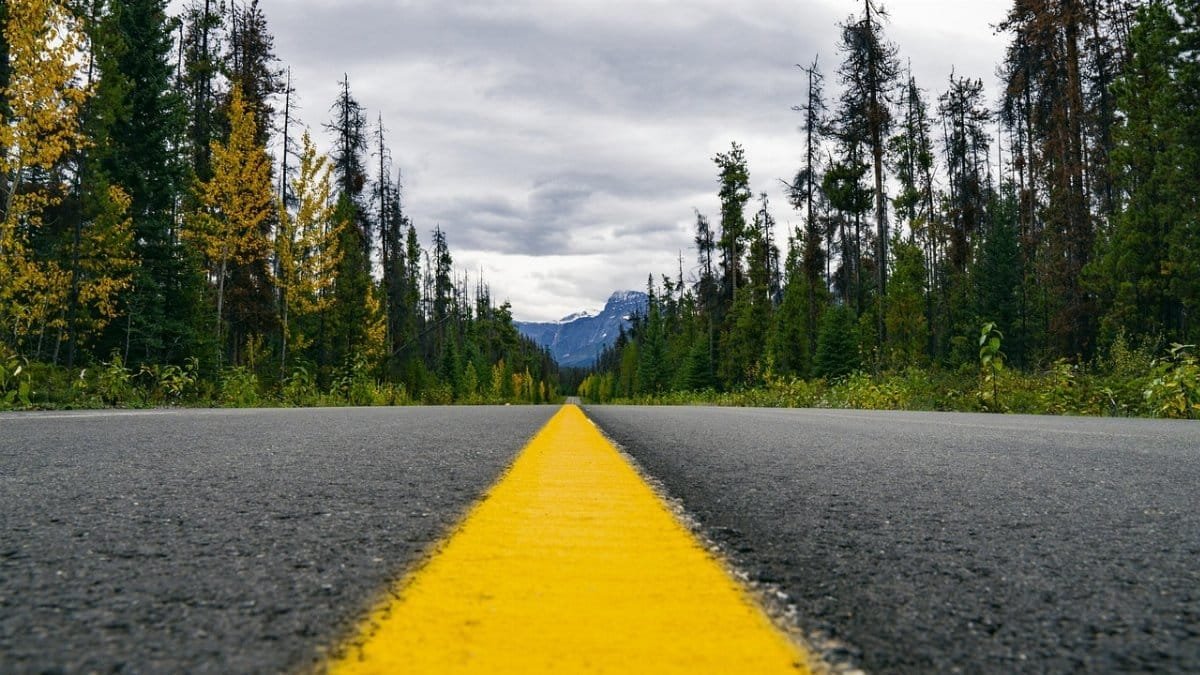 highway, wilderness, yellow line, asphalt, landscape, travel, road, forest, mountains, woods, discover, outdoors, journey, nature, adventure, summer, explore, sky, scenic, route, destination, holiday, roadtrip, vacation, trip, horizon, highway, road, journey, journey, journey, journey, journey via Pixabay