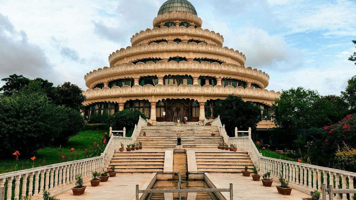 Explore the stunning Art of Living International Center in Bengaluru, Karnataka. via Pexels