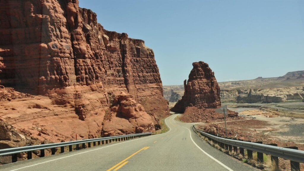 Explore the winding roads and majestic red rock formations of Utah's stunning desert scenery.