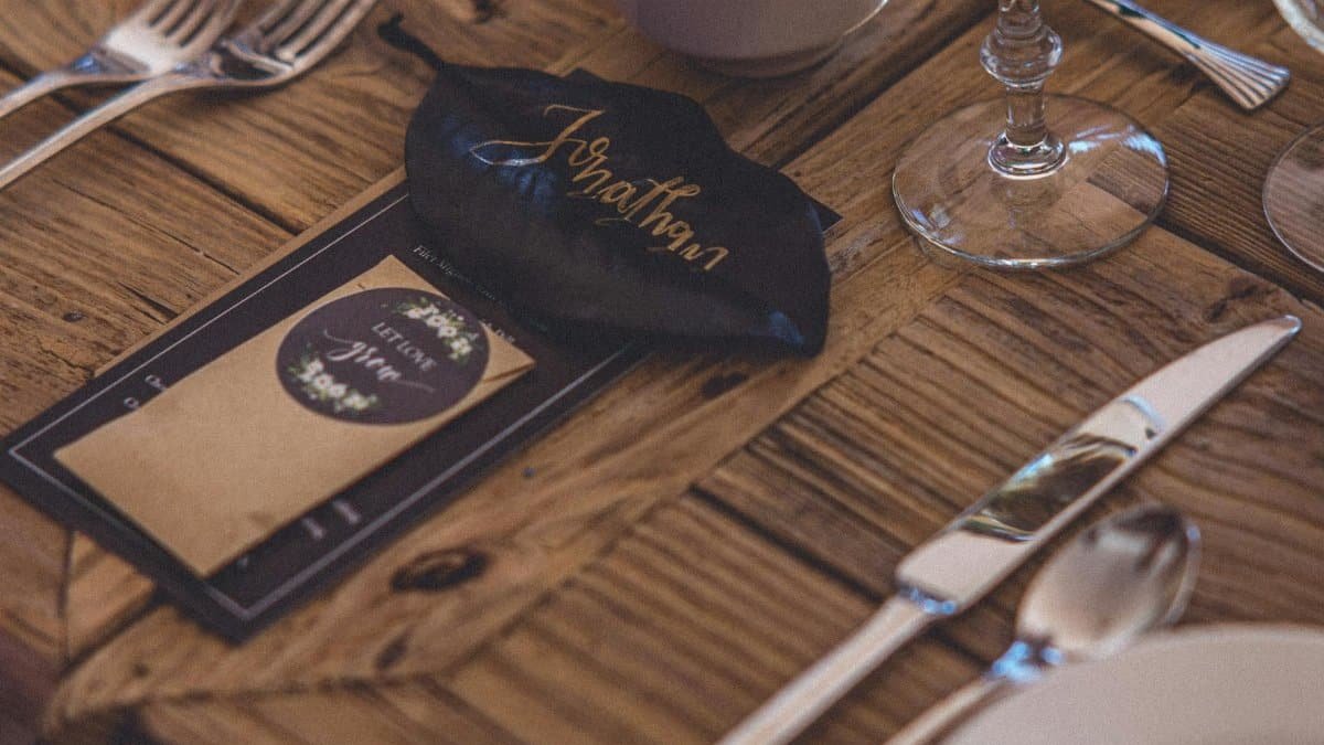 Beautiful rustic wedding table setup with personalized leaf name tag.