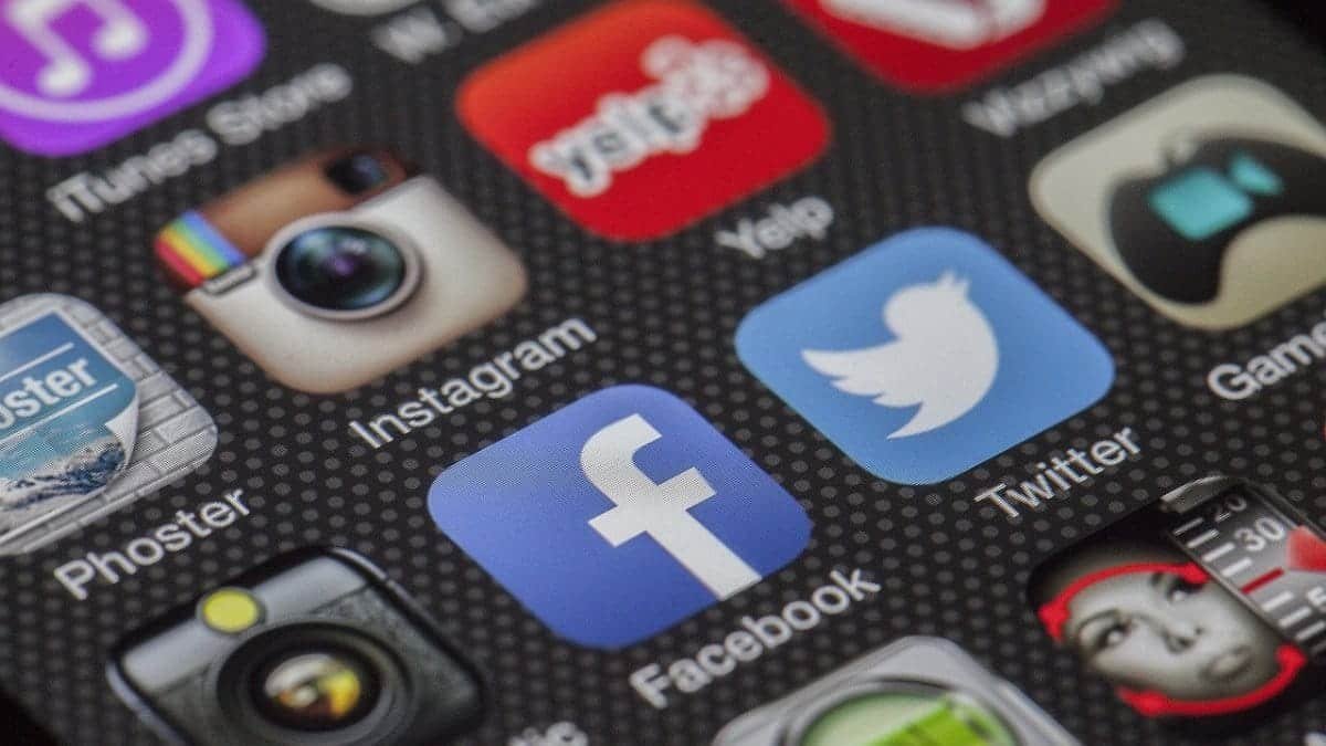phone, display, apps, applications, screen, phone applications, mobile phone, smartphone, cellphone, phone screen, phone display, twitter, facebook, instagram, multimedia, social media, social network, social networking, mobile, facebook, social media, social media, social media, social media, social media