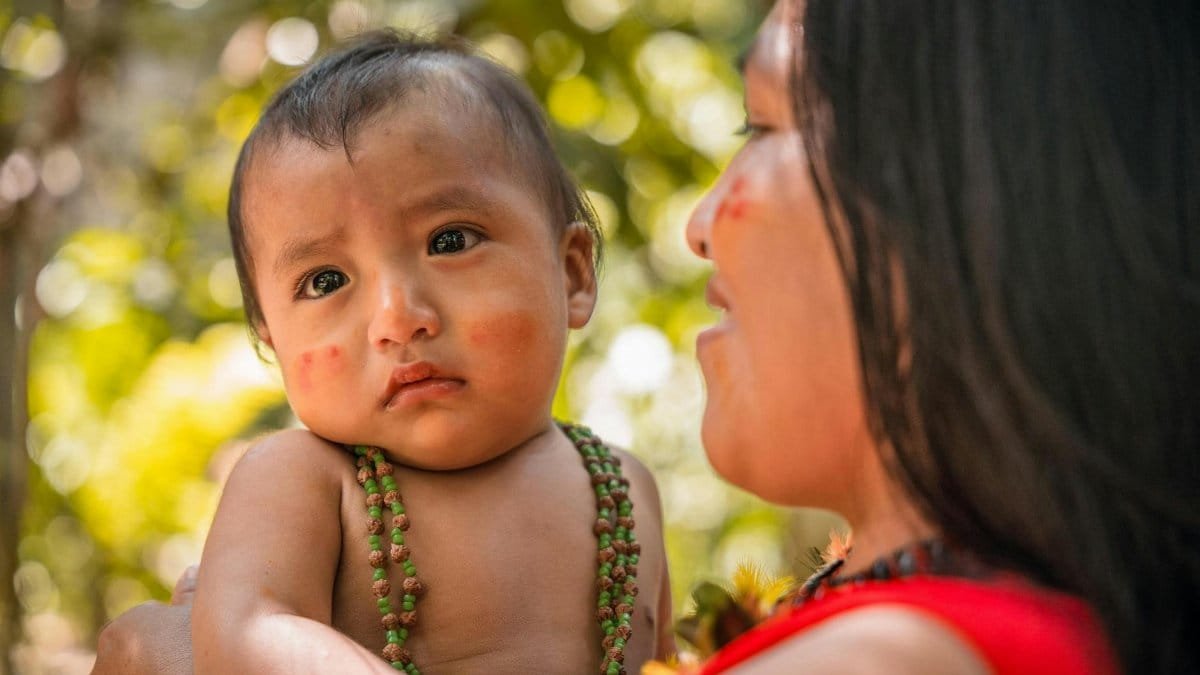 A touching portrait of a Peruvian mother and baby showcasing cultural attire and emotions.