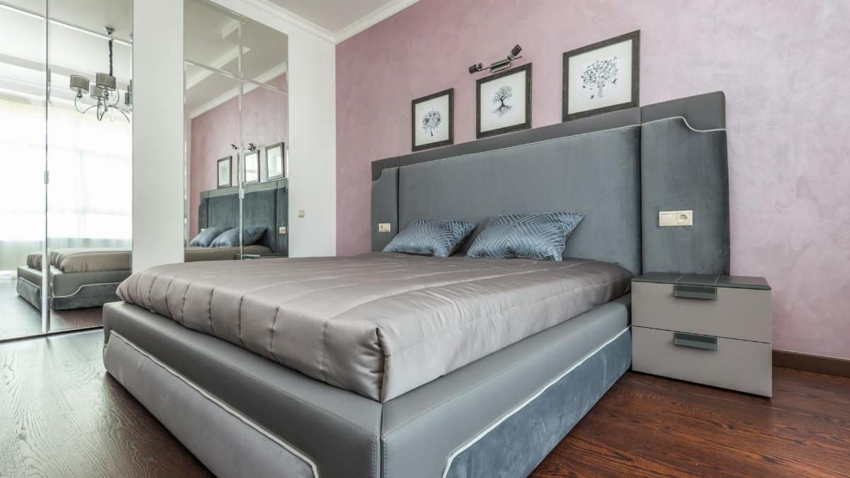 Stylish modern bedroom featuring elegant decor, soft lighting, and a chic design.