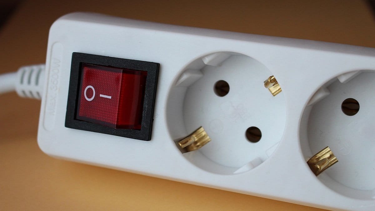 power outlet, power distribution unit, sockets, electricity, power outlet, power outlet, power outlet, power outlet, power outlet via Pixabay