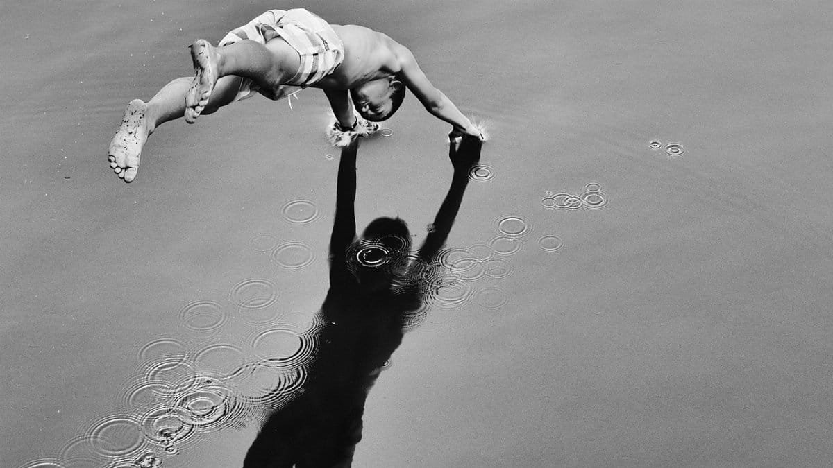 touch of your shadow, jump into the water, touch via Pixabay