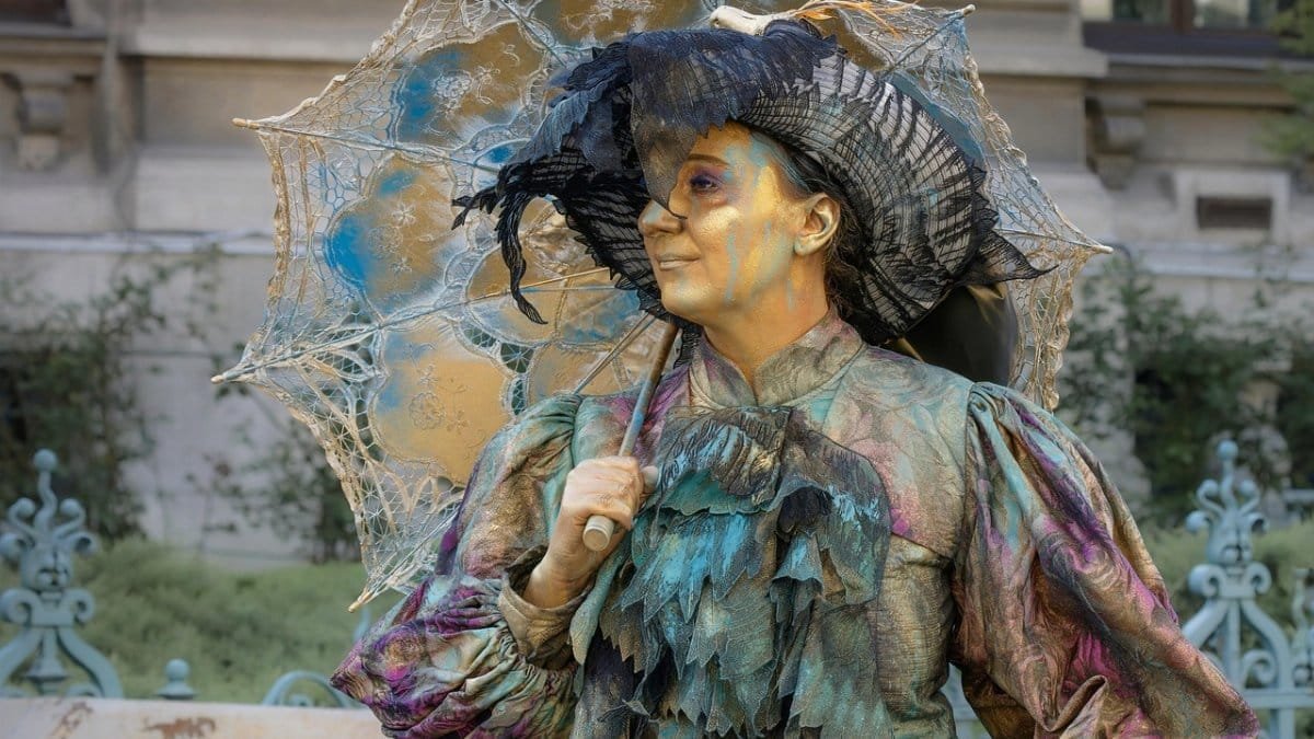 woman, actor, adult, costume, epoch, character, public, the street, urban, role, event