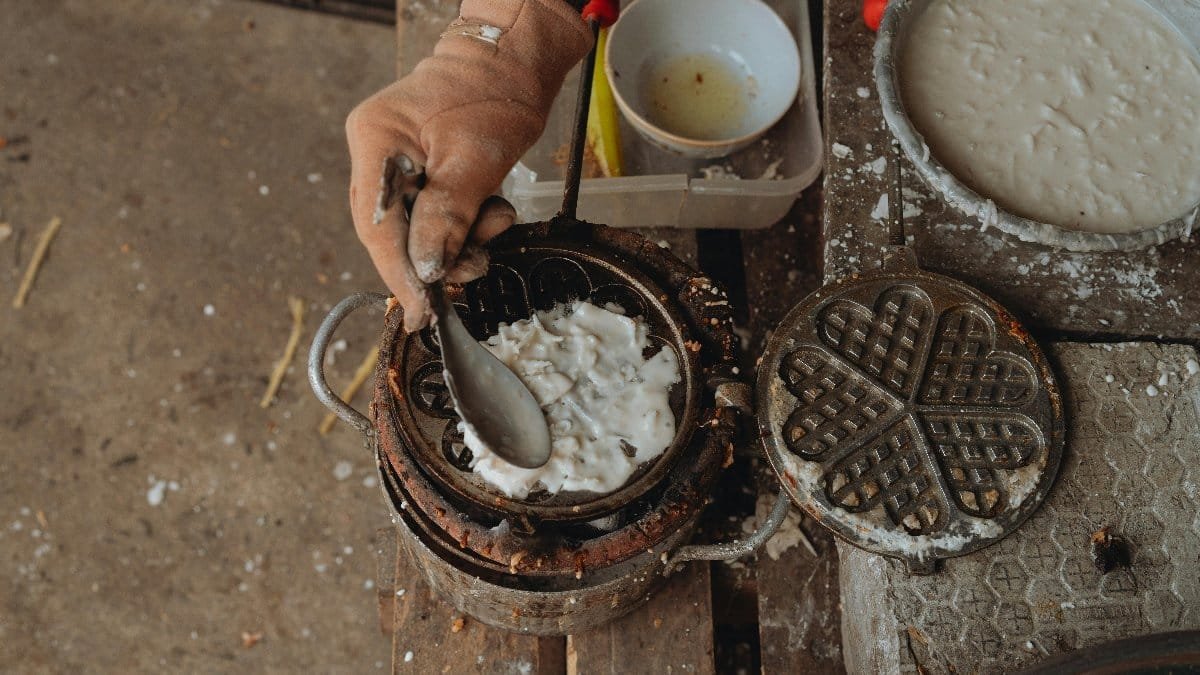 Top view of traditional waffle preparation in Bình Thuận, Vietnam, showcasing local culinary technique.