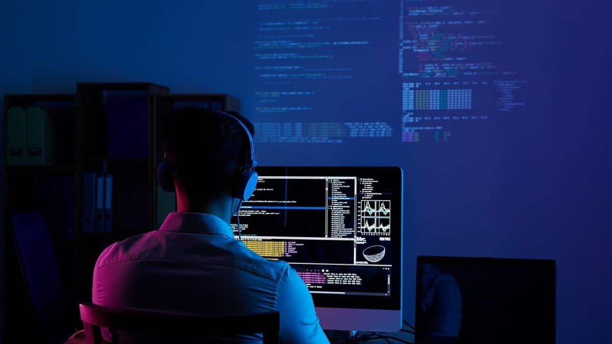 software developer, web developer, programmer, software engineer, technology, tech, web developer, programmer, programmer, software engineer, technology, technology, technology, tech, tech, tech, tech, tech via Pixabay