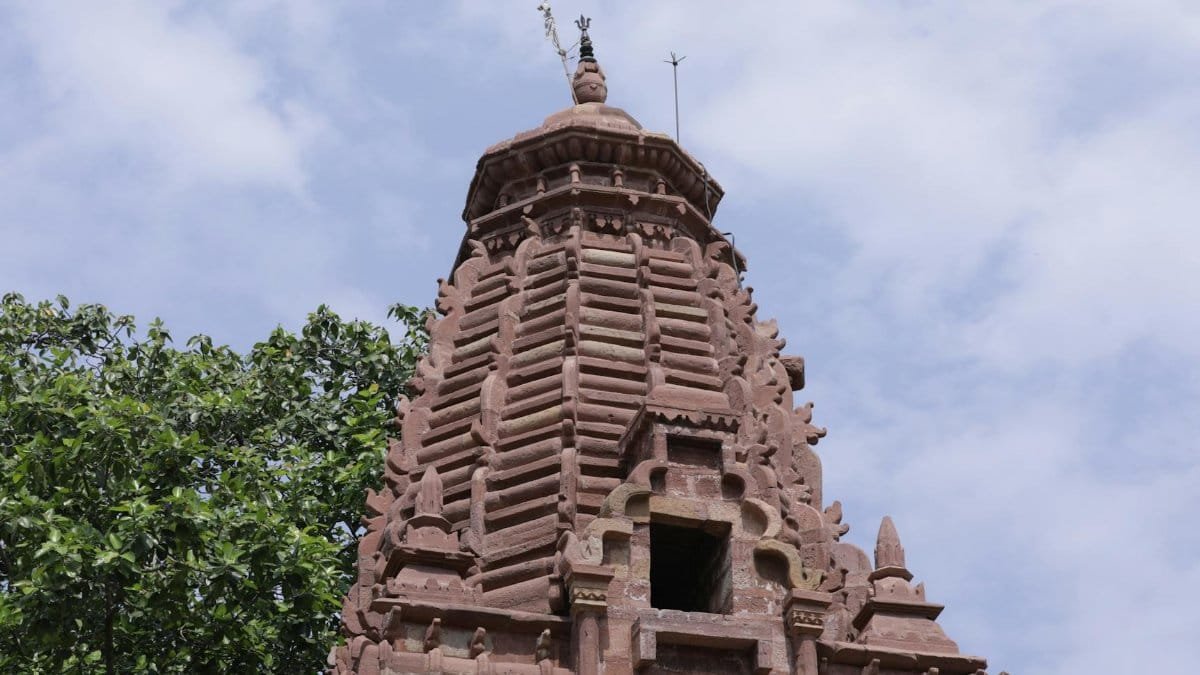 Kanthi Dewal Temple, also known as Mahamaya Temple, is located in Ratanpur, Chhattisgarh. The temple, constructed from stone, exhibits intricate carvings and a tiered tower. It stands as a...