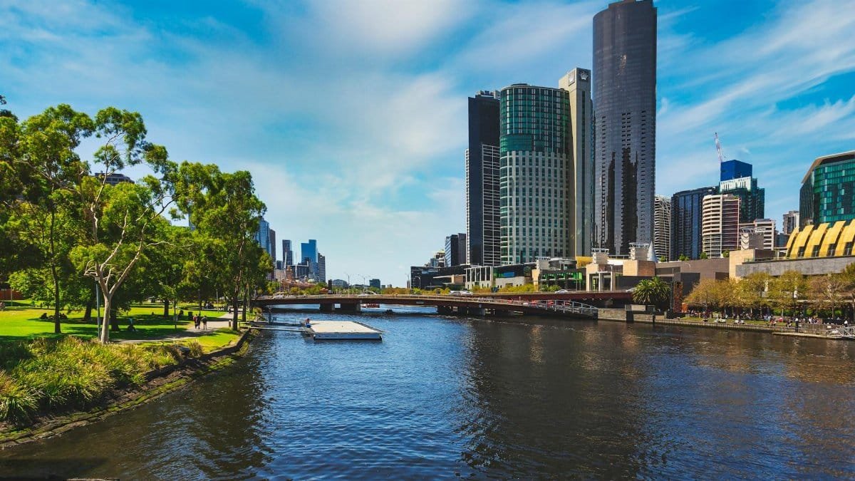 Beautiful view of Melbourne skyscrapers along the Yarra River with clear skies.