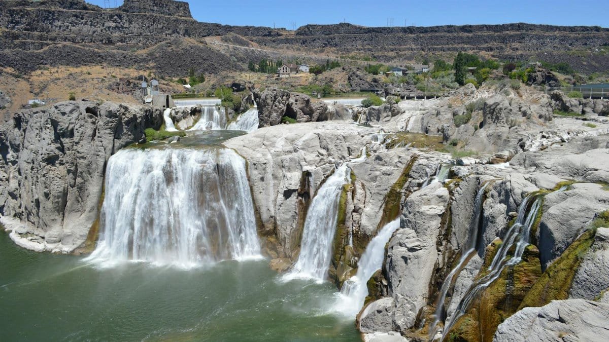 Stunning view of Shoshone Falls in Idaho. A must-see natural wonder.