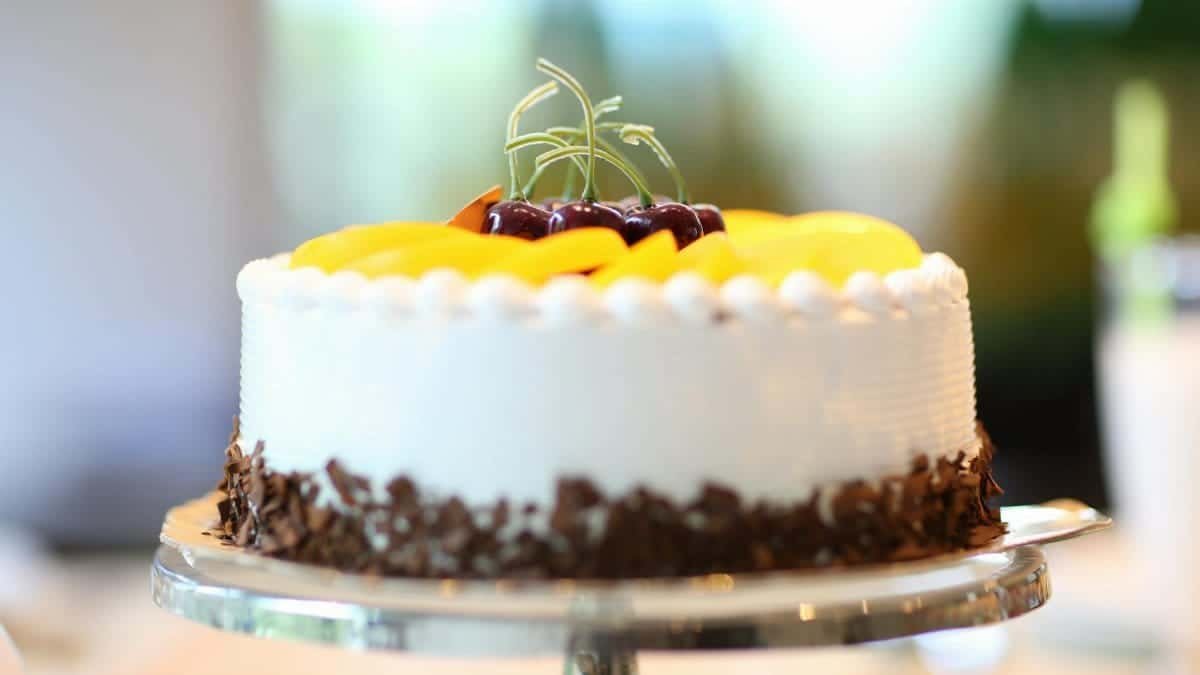 Elegant cake with fruits and chocolate shavings, perfect for celebrations.