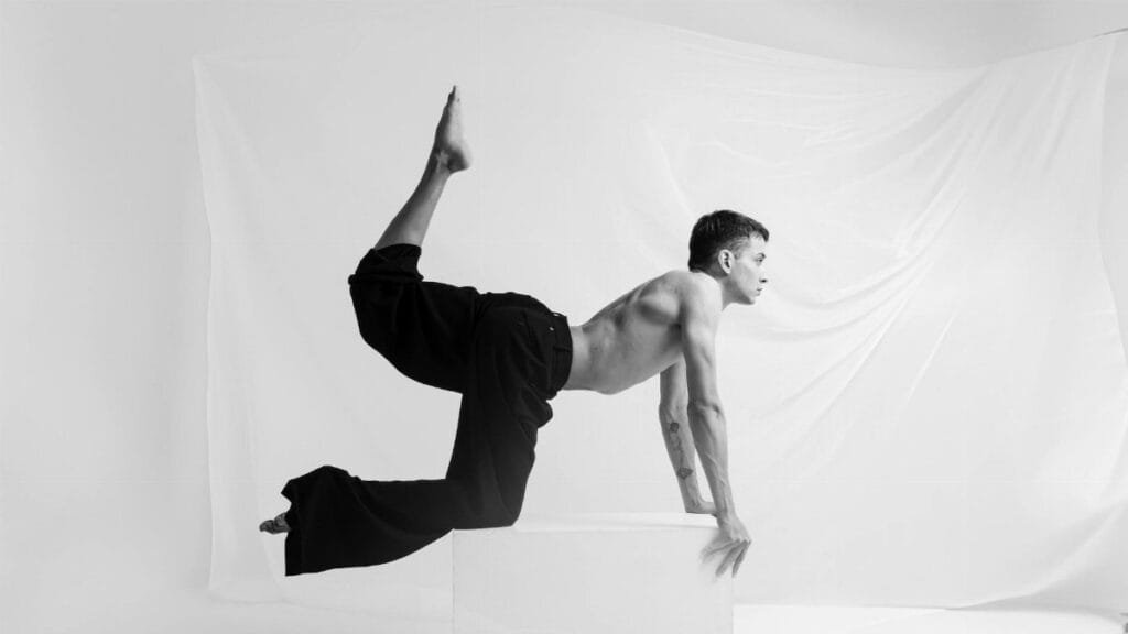 Elegant black and white photo of a dancer balancing on a platform in São Paulo.