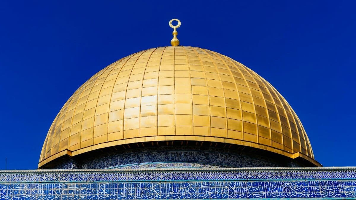 Stunning view of the Dome of the Rock, a famous Islamic site in Jerusalem, Palestine.