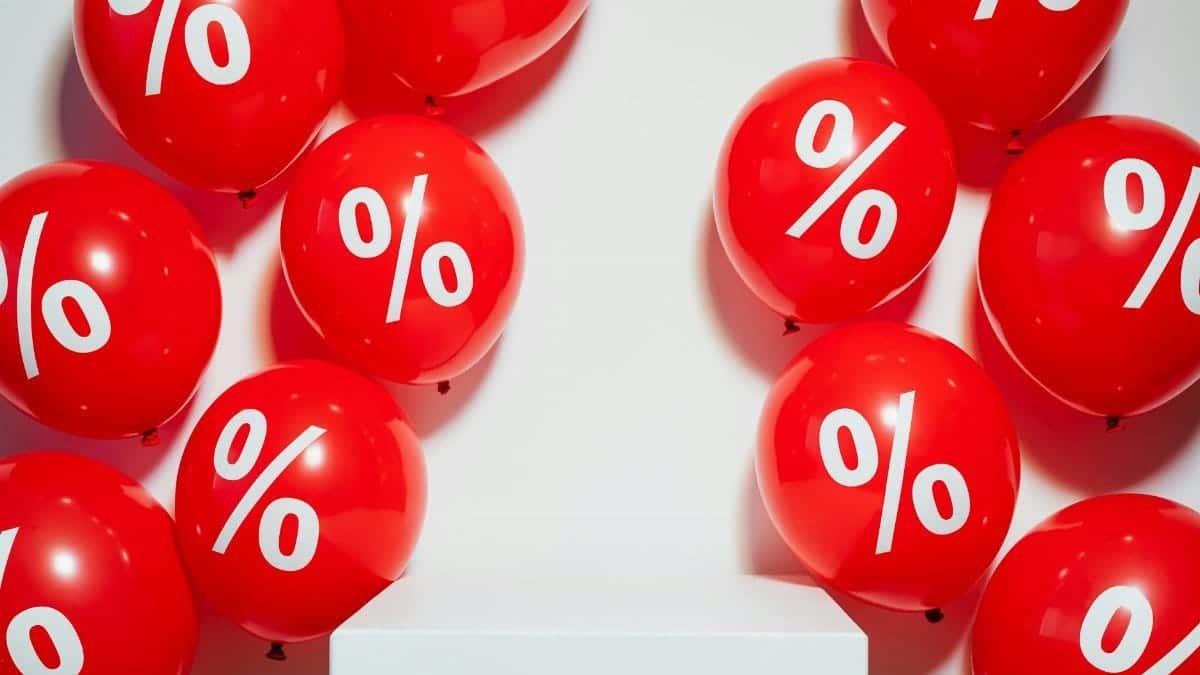 Red balloons with percentage signs, ideal for marketing promotions and sales events.