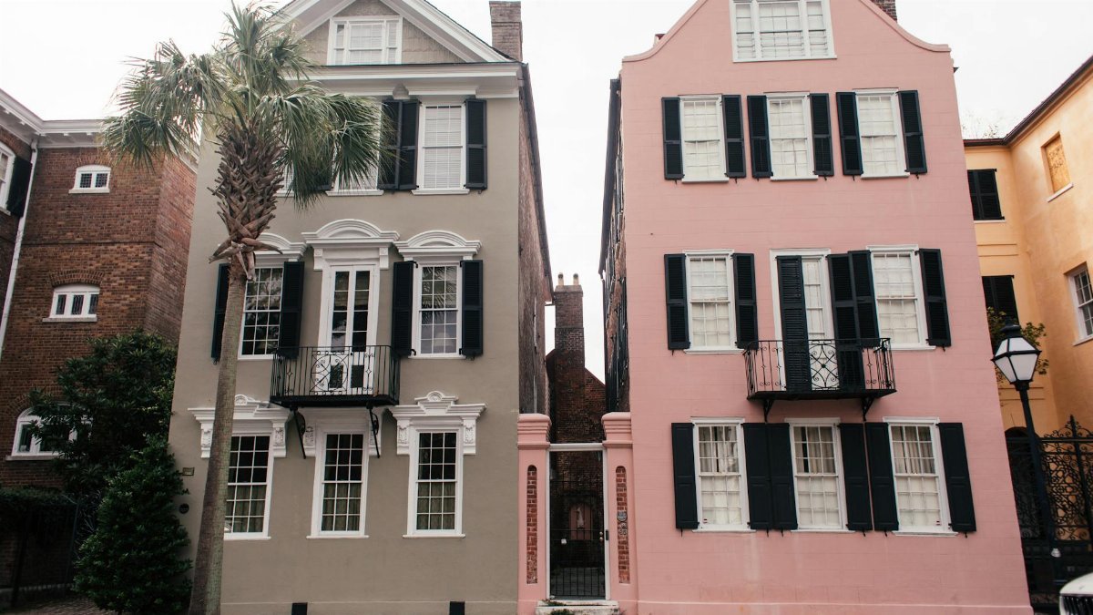 Beautiful pink and gray historic homes in Charleston's iconic neighborhood.