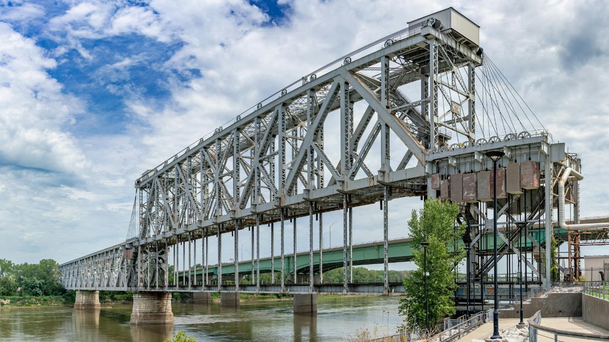 Historic ASB Bridge spanning the Missouri River in Kansas City, Missouri.