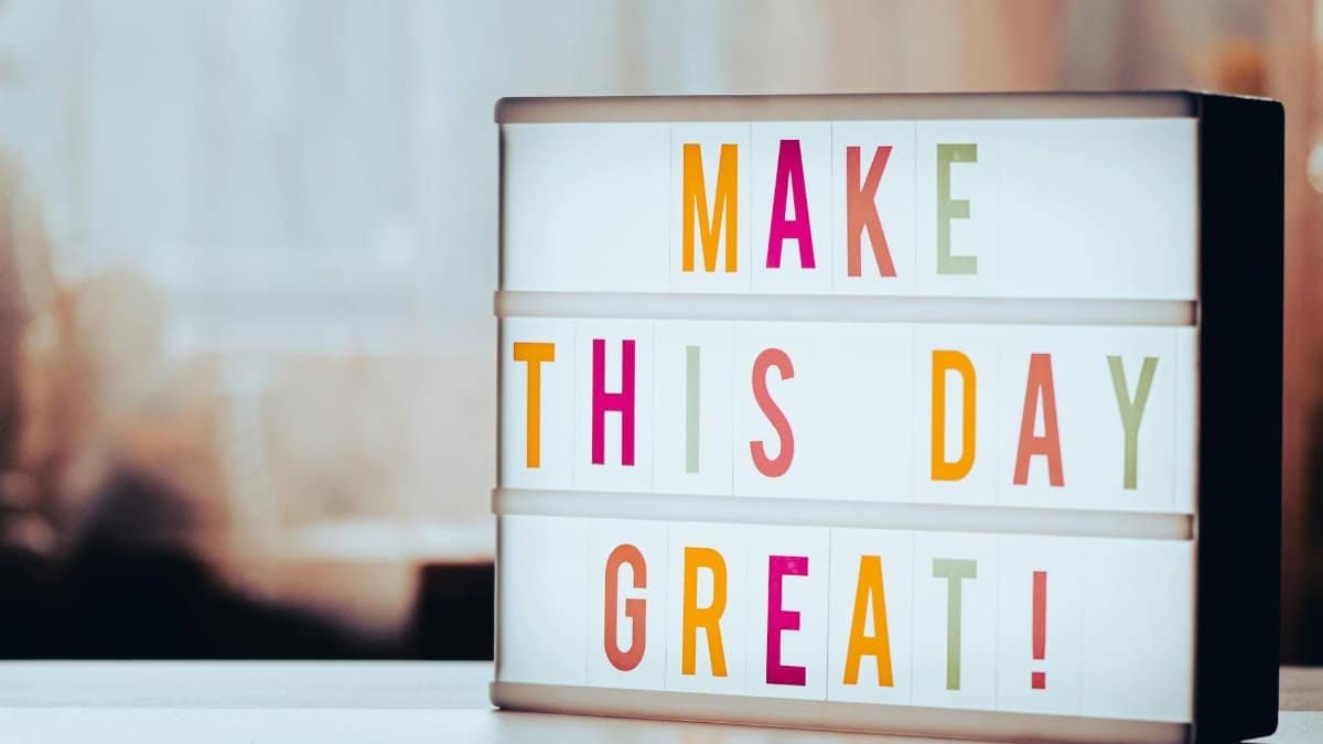 Lightbox displaying motivational message 'Make This Day Great!' in colorful letters against a blurred background.