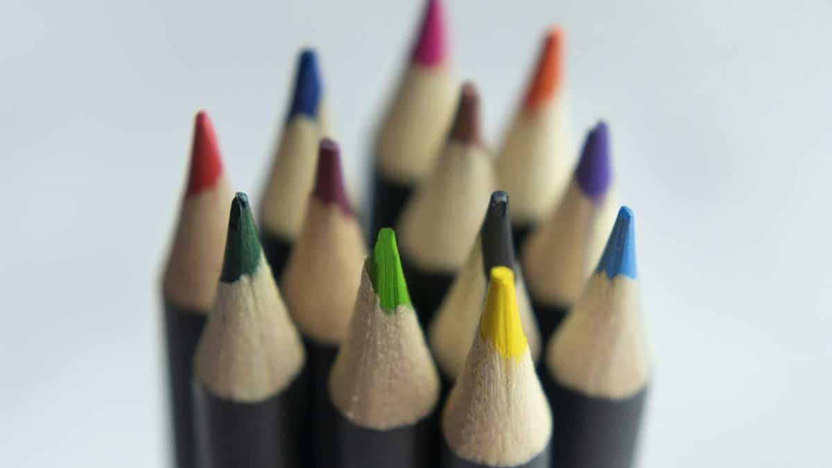 Artistic close-up of colorful pencil tips arranged in a circle, perfect for creative projects.