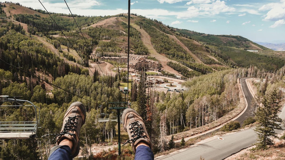 Experience the breathtaking mountain scenery from a chairlift in Park City, Utah. Ideal for adventurers.