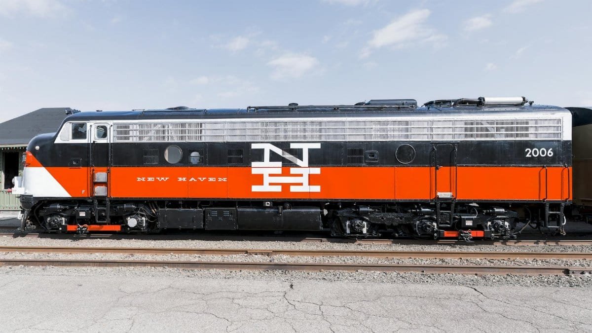 Side view of New Haven EMD FL-9 locomotive at Danbury Railway Museum.