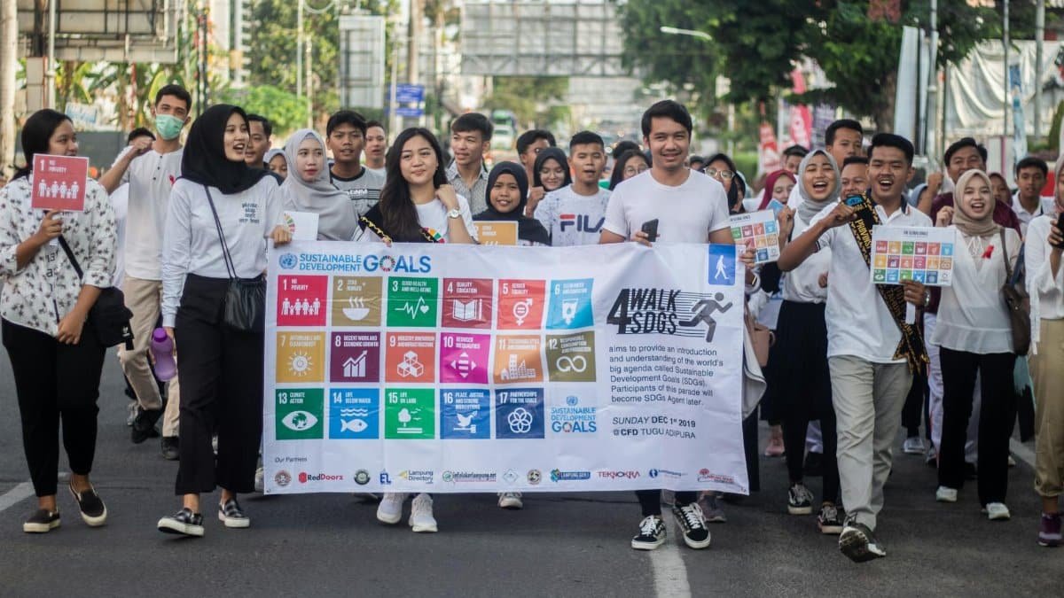 A dynamic youth parade promoting Sustainable Development Goals in Bandar Lampung, Indonesia.