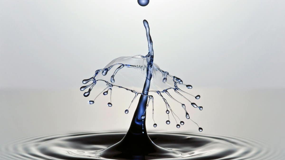 Macro photo capturing the intricate beauty of water droplet collision, showcasing natural fluid dynamics.