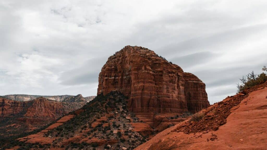 Scenic view of the iconic red rock formations in Sedona, Arizona, capturing the natural beauty of the desert landscape.