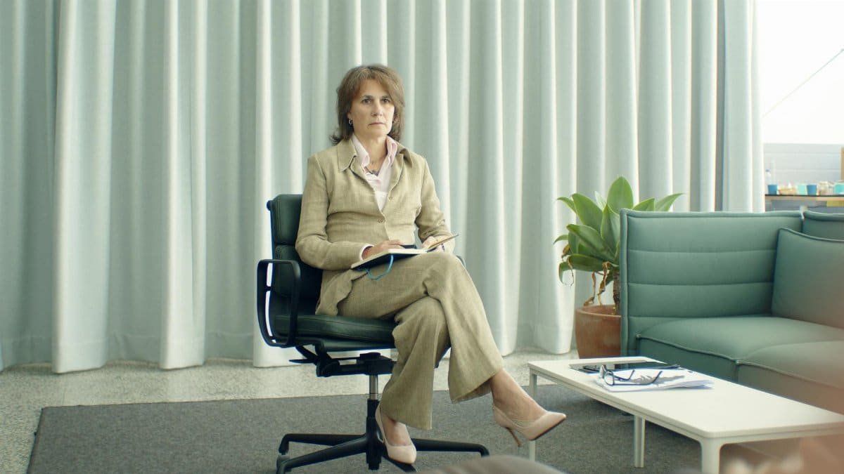 A therapist sitting in a modern office, ready for a consultation.