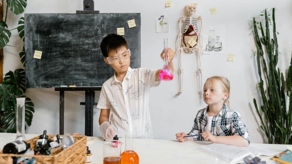Kids experimenting with lab equipment in a science class, learning about chemistry.