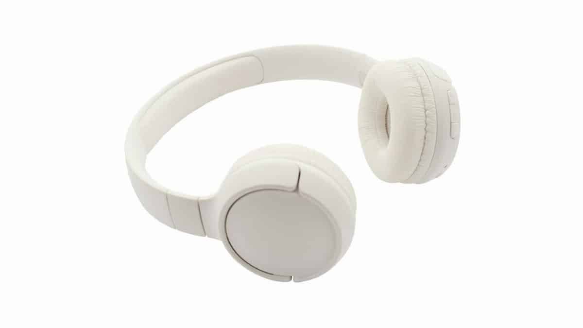 White over-ear headphones with a modern design on a clean background, perfect for tech enthusiasts.