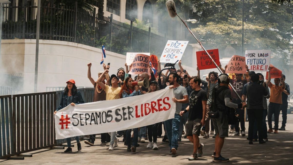 Demonstrators holding banners and signs during a peaceful protest in San José, Costa Rica.