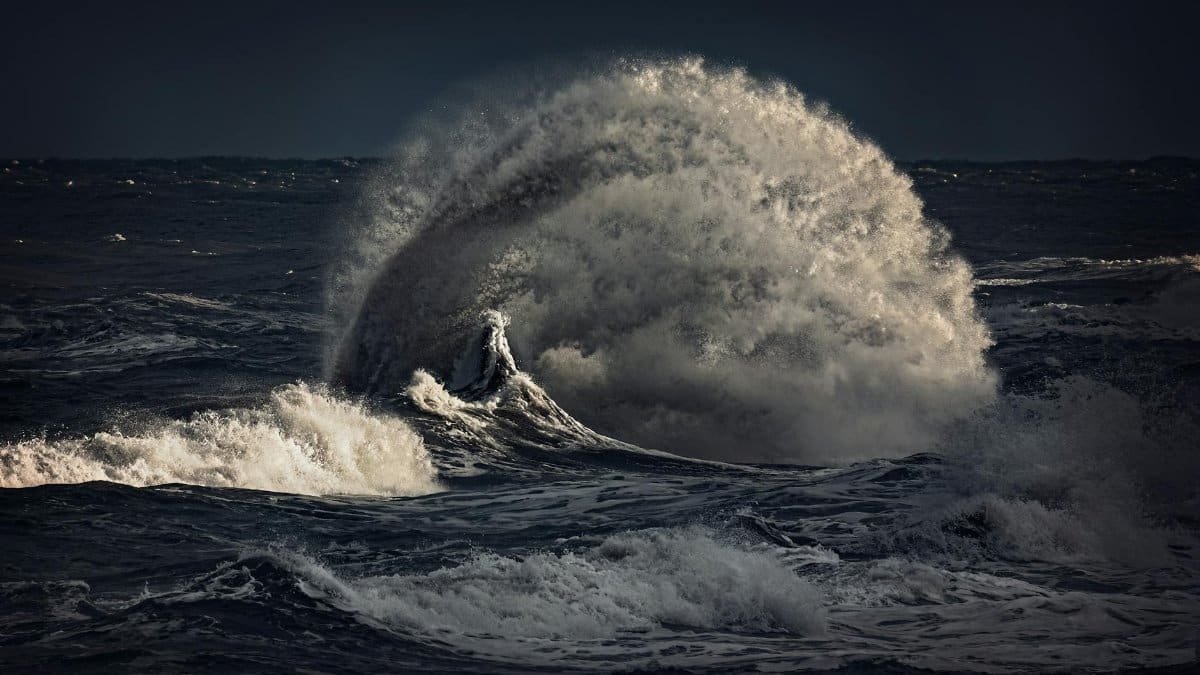 Powerful ocean wave cresting, showcasing natural energy and beauty.