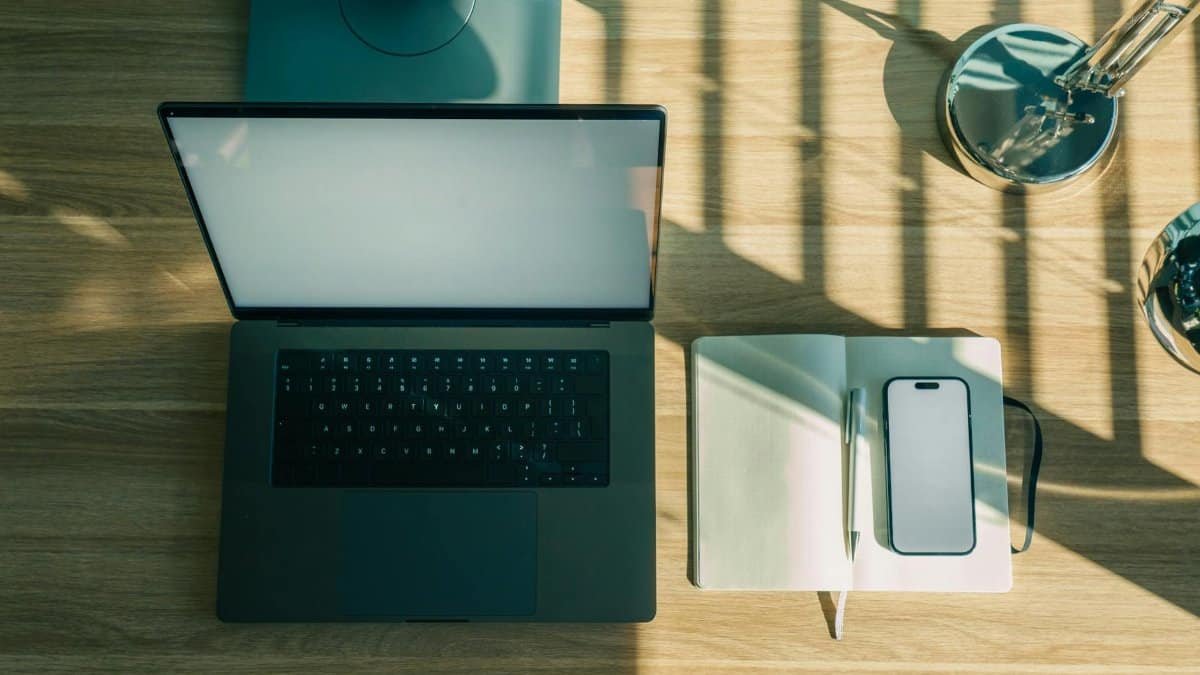 Workspace Laptop Notebook Smartphone Topview screen mockup
