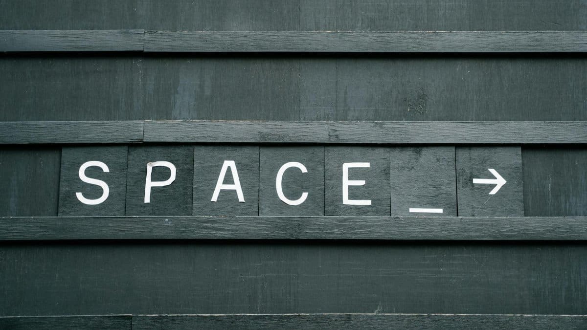 Close-up of a minimalist wooden sign with 'SPACE' in capital letters and an arrow, creating a conceptual theme.