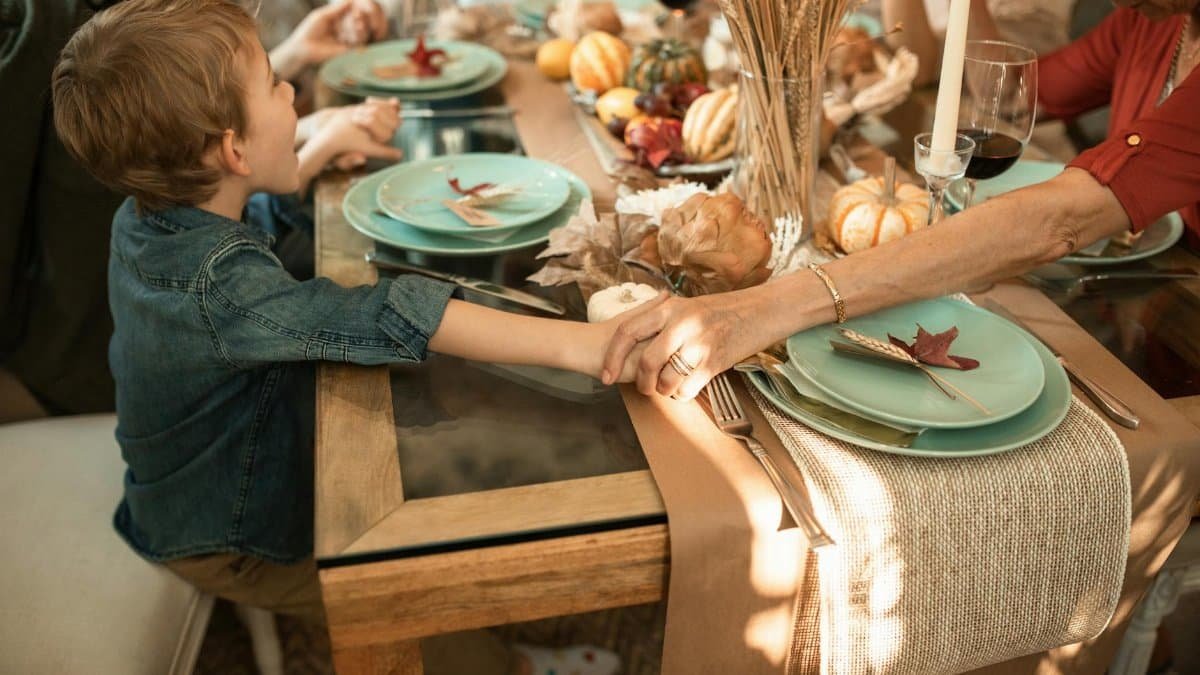 Warm family gathering at a beautifully set Thanksgiving dinner table, depicting togetherness and gratitude.