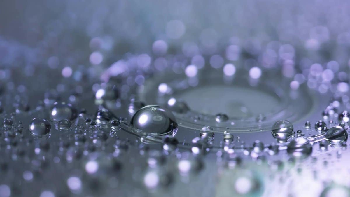 Captivating macro photograph of water droplets highlighting reflection and clarity.