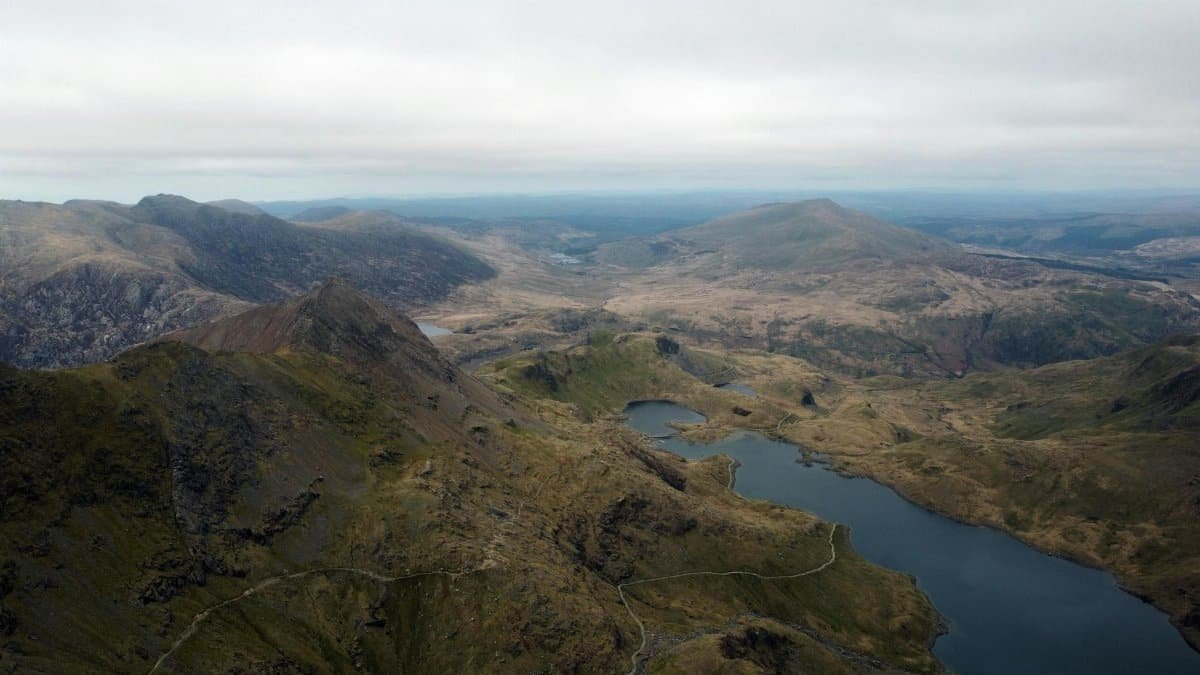 Stunning aerial landscape of Snowdonia National Park with mountains and lakes, capturing nature's beauty.