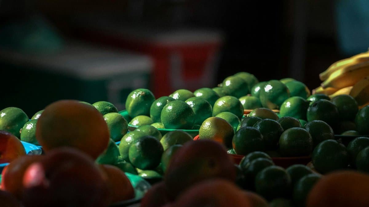 Fresh limes and oranges displayed at an outdoor market in Brasil. Perfect for fresh juice lovers.
