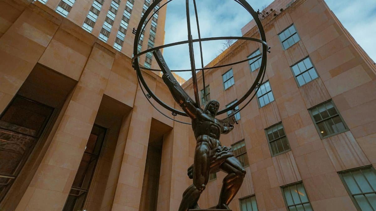 Atlas sculpture at Rockefeller Center showcases iconic architecture in New York City.