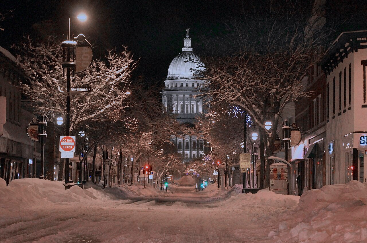By Richard Hurd from Green Bay, USA - Madison 12-20-2012 016, CC BY 2.0, https://commons.wikimedia.org/w/index.php?curid=96657584