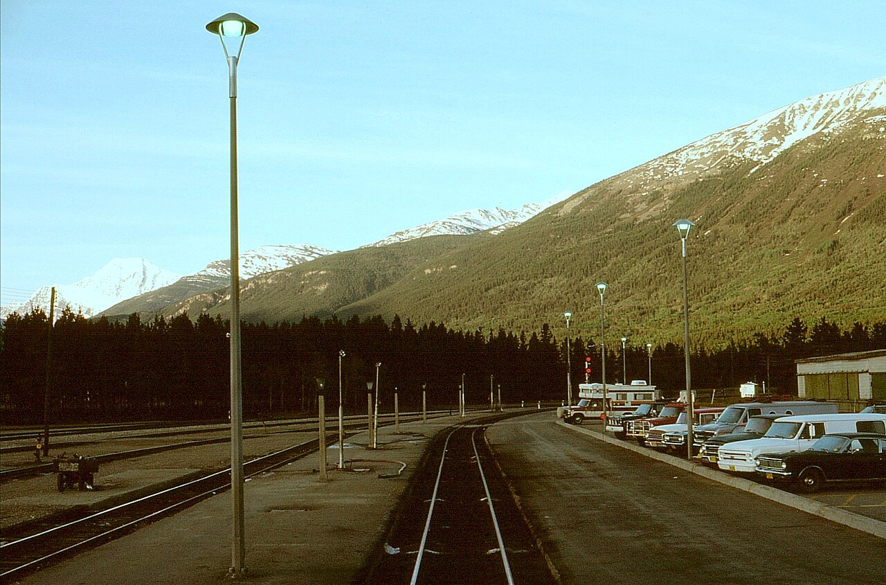 By Barry Lewis - Arrival In Jasper, CC BY 2.0, https://commons.wikimedia.org/w/index.php?curid=27492496