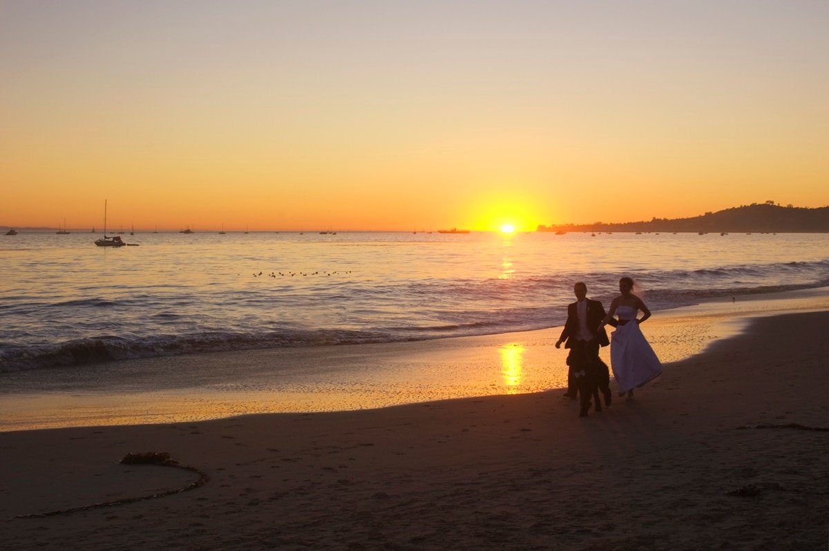 By Artem Beliaikin from Moscow, Russia - Happy young honeymoon couple having fun on the beach. Ocean, tropical vacation on Bali island, Indonesia., CC BY 2.0, https://commons.wikimedia.org/w/index.php?curid=105333228